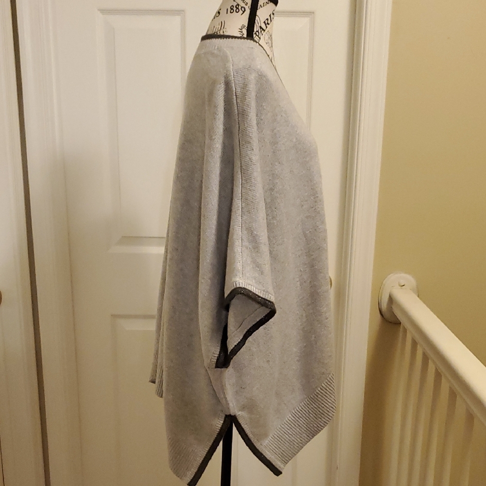 Gray V-Neck Women's Poncho- Chicos Size L/XL - Picture 3 of 5